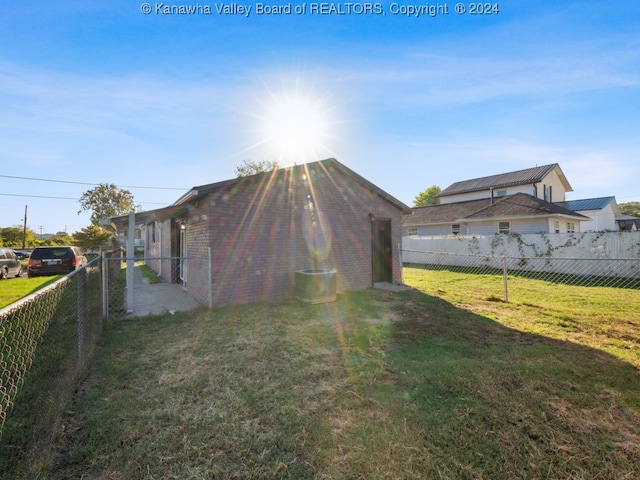 exterior space featuring a lawn