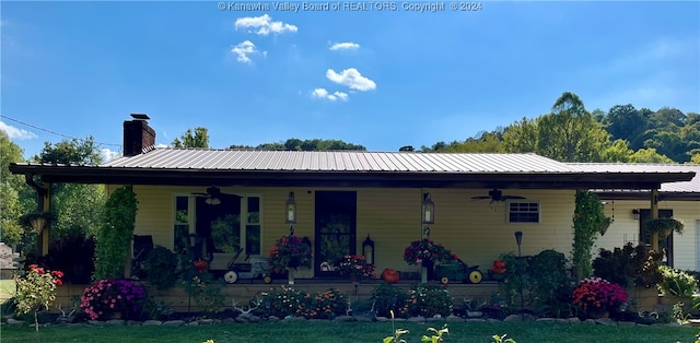 view of front of house featuring ceiling fan and a porch