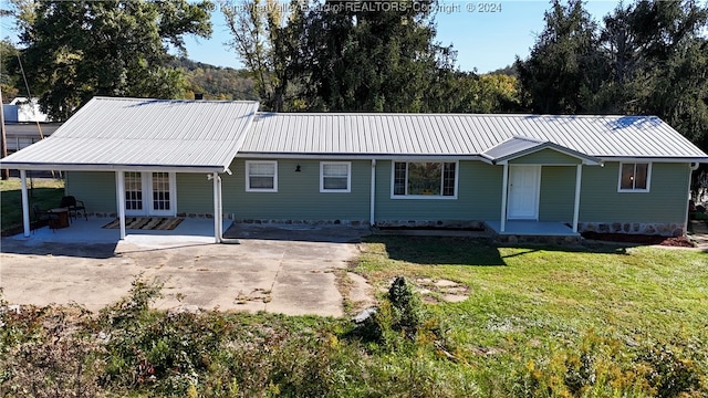 view of front of house with a patio and a front lawn