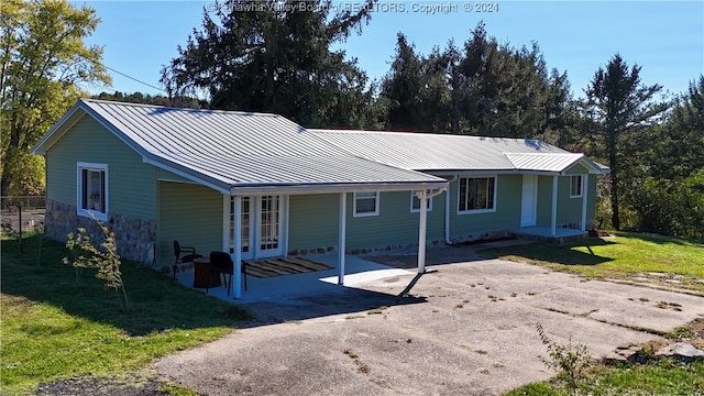 view of front of house featuring a front lawn and a patio area