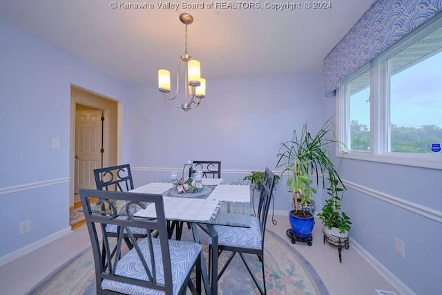 dining area with a notable chandelier