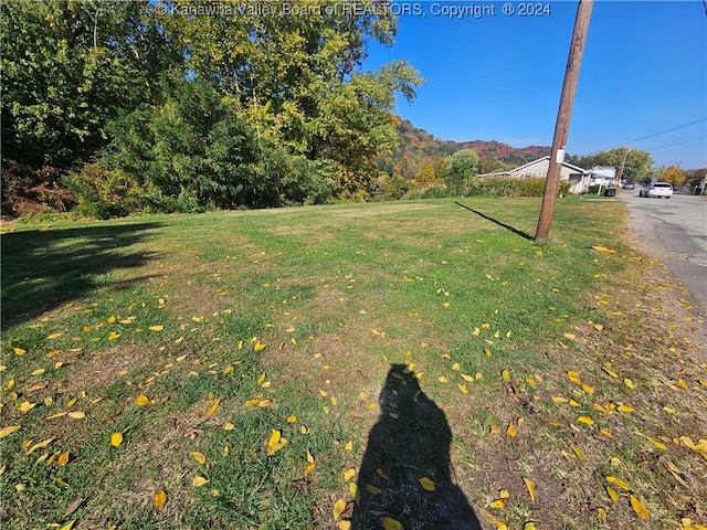 Listing photo 3 for 5509 Starling Dr, Charleston WV 25306