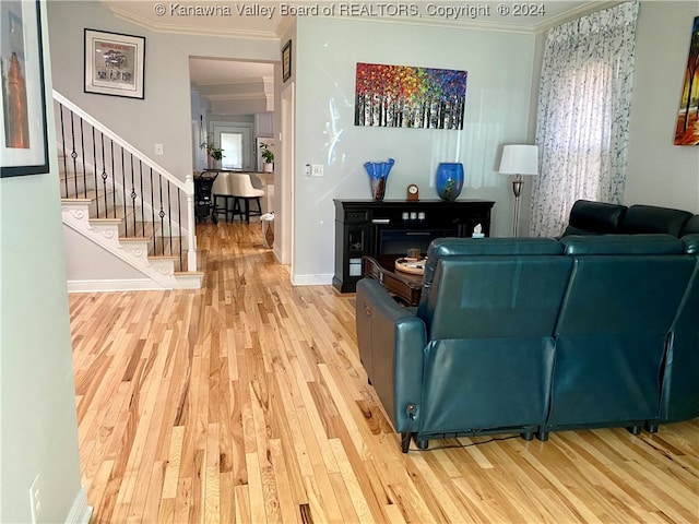 living room with crown molding and hardwood / wood-style floors