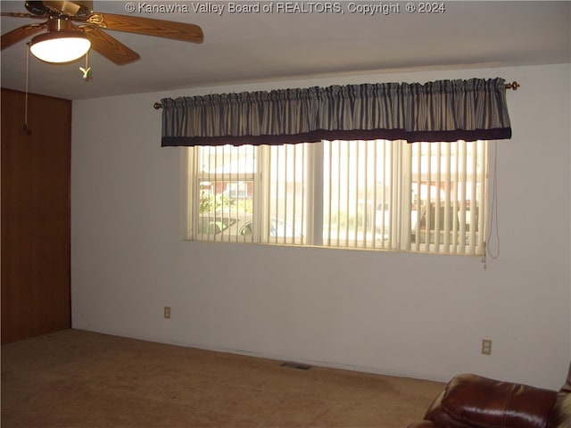 unfurnished room with carpet and ceiling fan