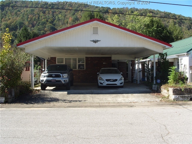 view of front of home with a carport