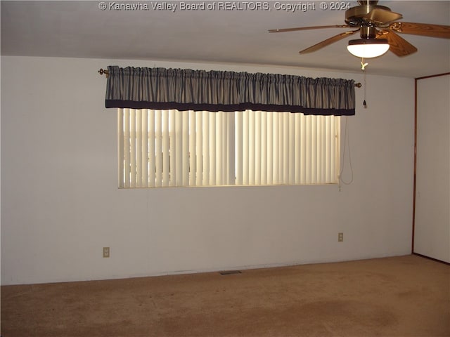 unfurnished room featuring carpet flooring and ceiling fan