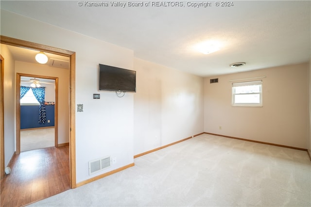 spare room featuring light wood-type flooring and ceiling fan