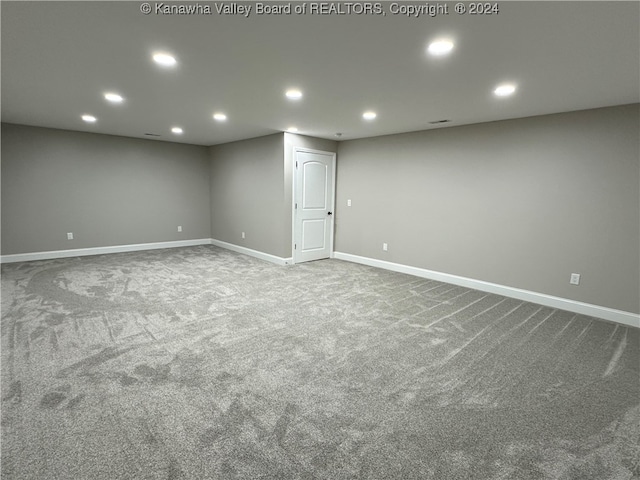 unfurnished room featuring carpet floors