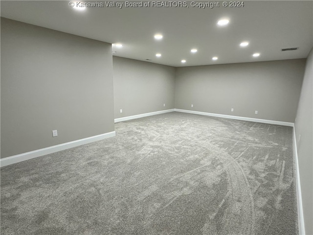 unfurnished room featuring carpet floors