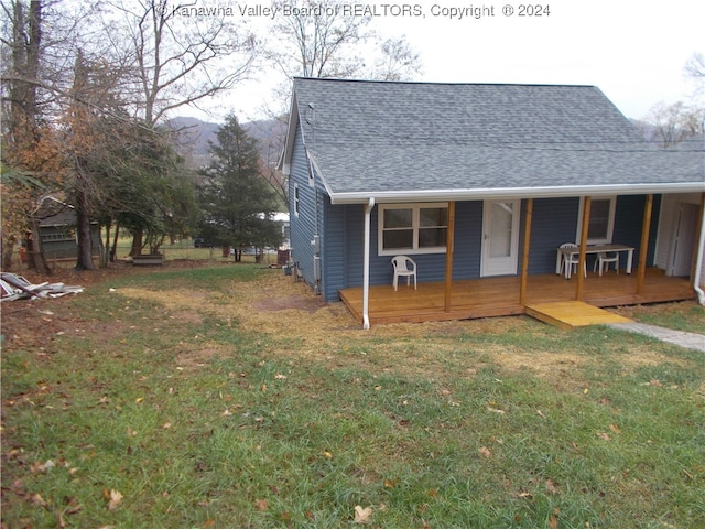 view of front of home with a front yard and covered porch