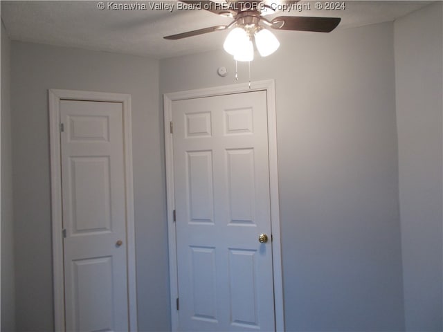 unfurnished bedroom featuring ceiling fan and a textured ceiling