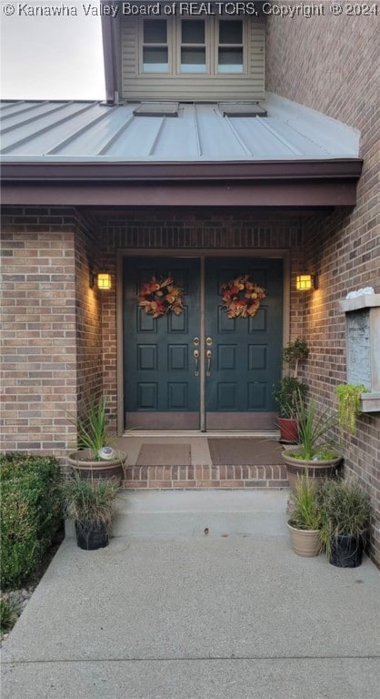 property entrance with a porch