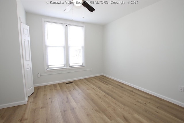 empty room featuring light hardwood / wood-style floors and ceiling fan