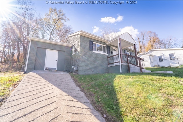 view of front of house featuring a front lawn and a porch