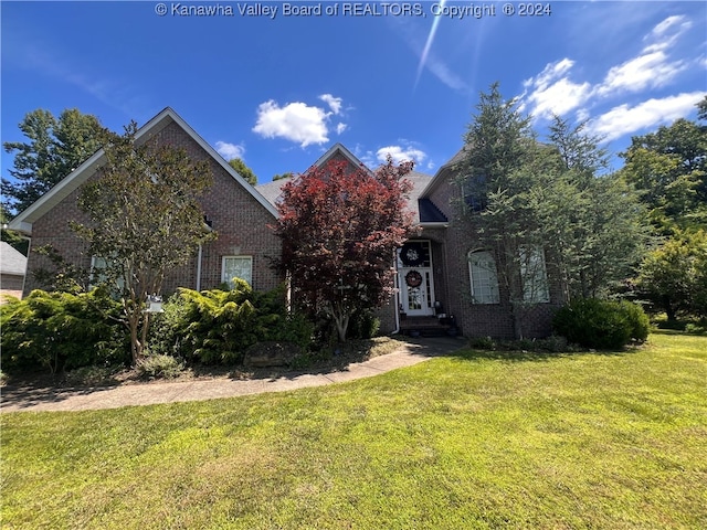 view of front of house with a front lawn