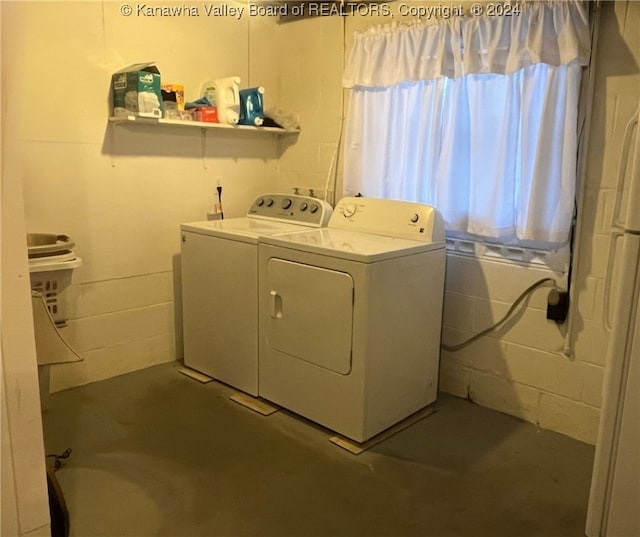 washroom featuring washer and clothes dryer