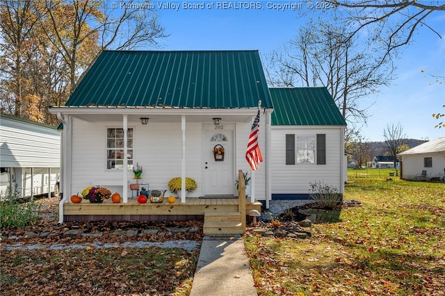 view of front of home with covered porch and a front yard