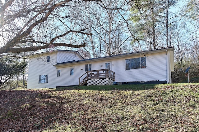 view of front facade featuring a wooden deck