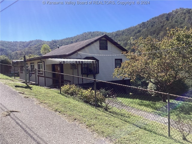 view of front facade with a mountain view