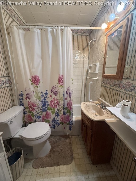 full bathroom with toilet, vanity, and shower / tub combo with curtain