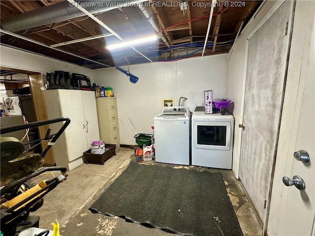 clothes washing area featuring washing machine and clothes dryer