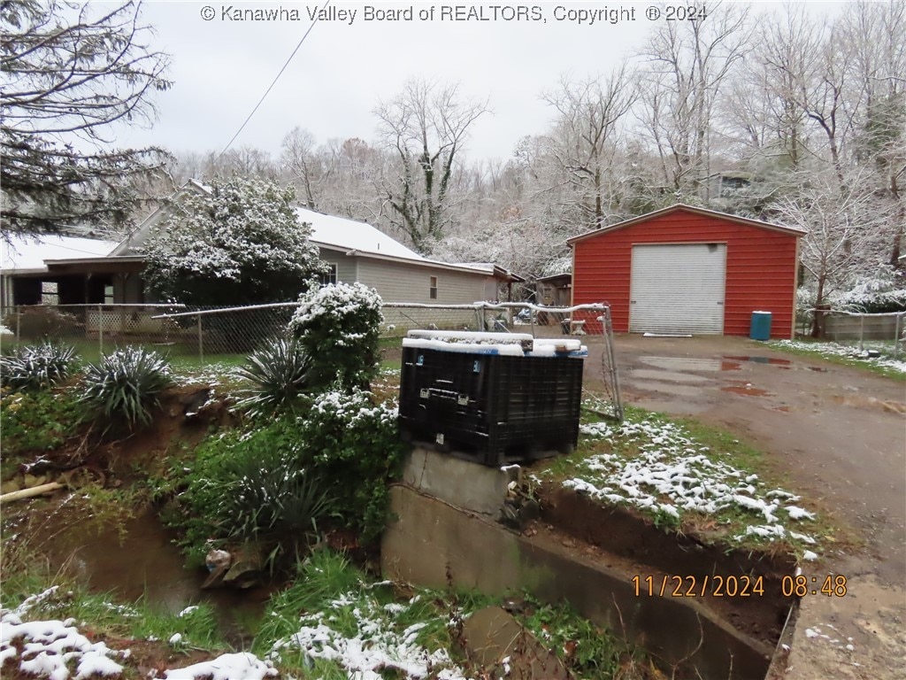 view of yard with a garage and an outdoor structure