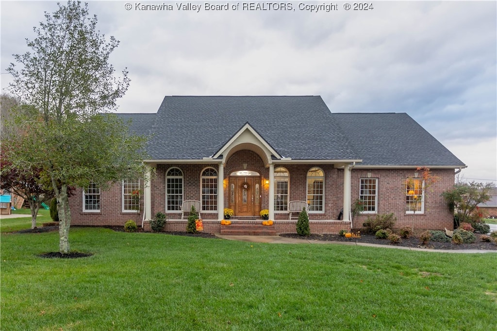 view of front of house featuring a front lawn and a porch