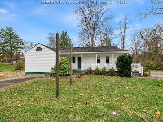 single story home featuring a porch and a front yard