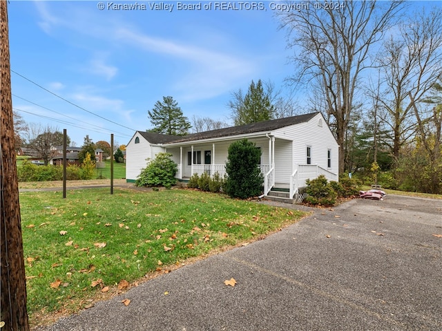 view of front of property with a porch and a front yard