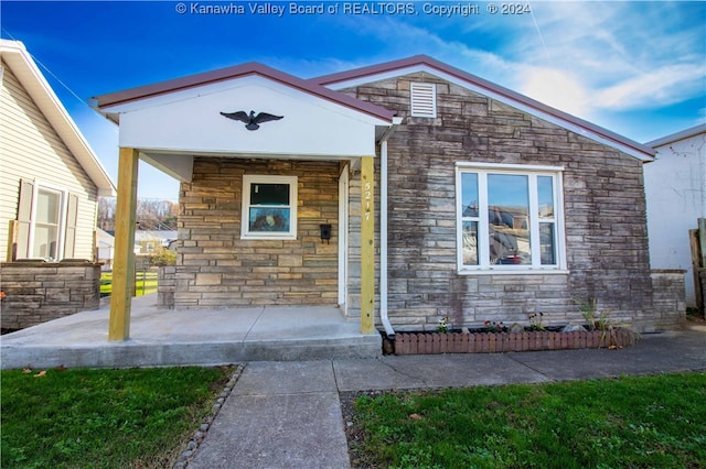 view of front of house featuring a porch