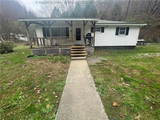 view of front of home featuring a front lawn and covered porch