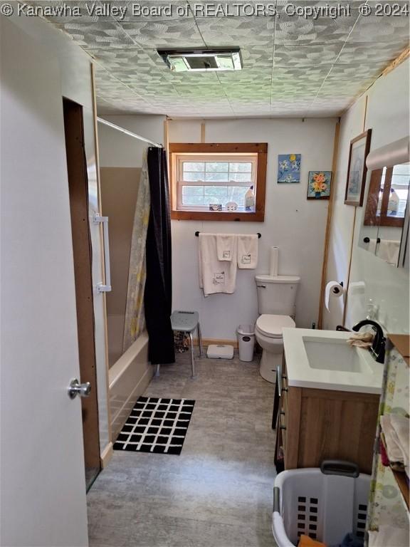 full bathroom with vanity, toilet, and shower / tub combo