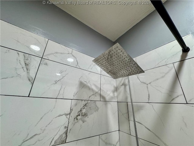 details with a tile shower