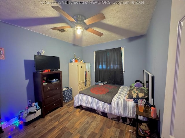 bedroom featuring wood-type flooring, a textured ceiling, and ceiling fan