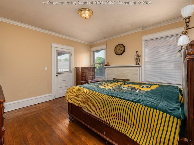 1515 Lee St E, Charleston, WV 25311 - bedroom with dark hardwood / wood-style flooring and ornamental molding