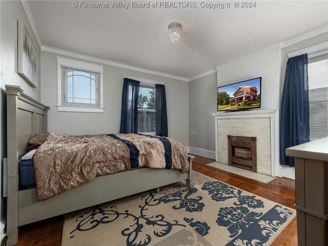 1515 Lee St E, Charleston, WV 25311 - bedroom featuring hardwood / wood-style floors and crown molding
