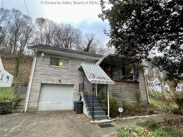 view of front facade with a garage