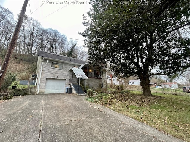 view of front of home with a garage