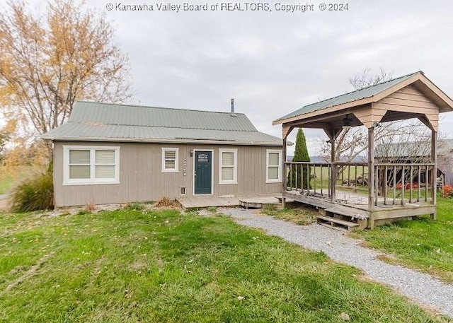 view of front of house with a front lawn and a wooden deck