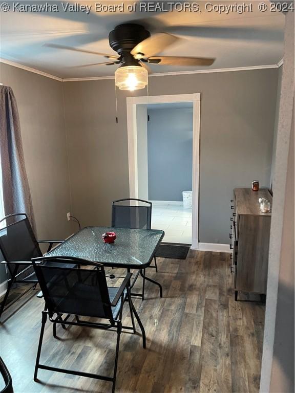 dining space featuring ceiling fan, dark hardwood / wood-style floors, and ornamental molding