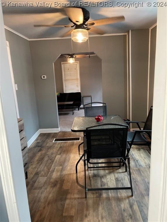 dining room featuring ceiling fan, hardwood / wood-style floors, and crown molding