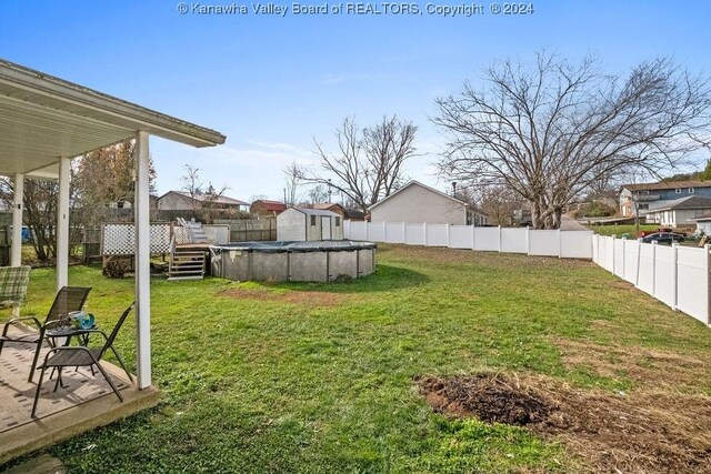 view of yard with a covered pool