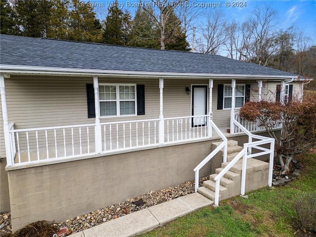 ranch-style house featuring a porch