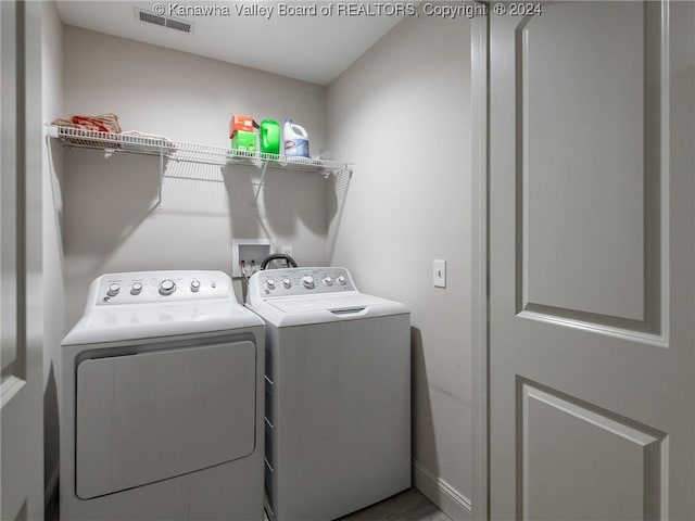 washroom featuring washing machine and clothes dryer