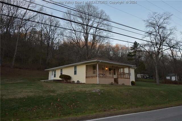 view of front of property featuring covered porch and a front lawn