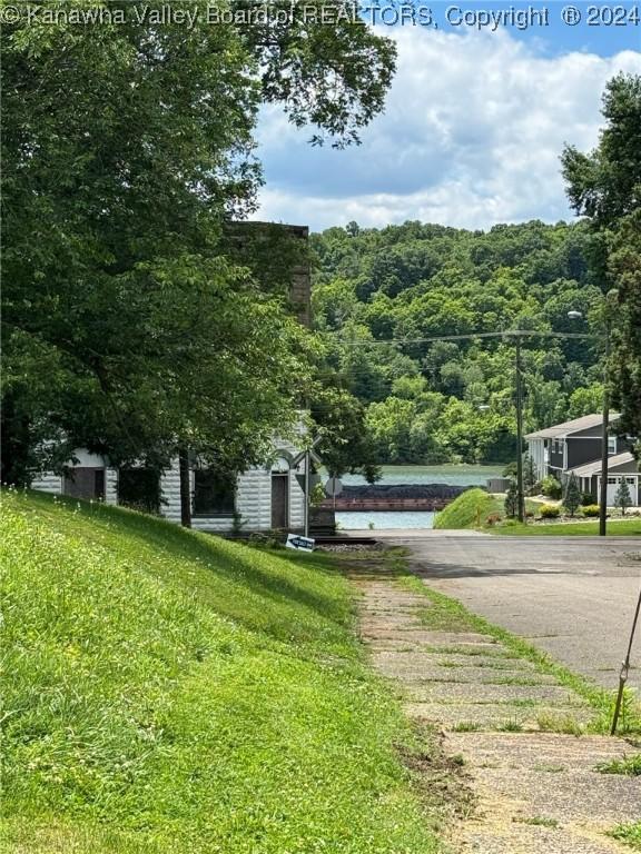 view of property's community featuring a yard