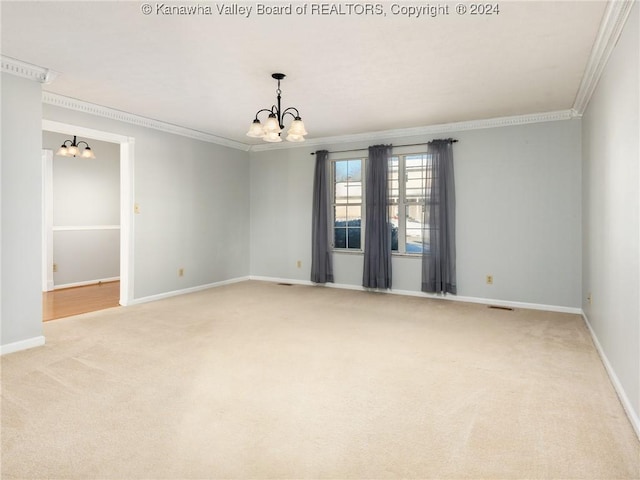 carpeted spare room featuring an inviting chandelier and crown molding