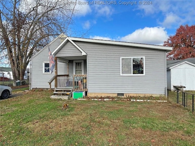 view of front of house with a front lawn