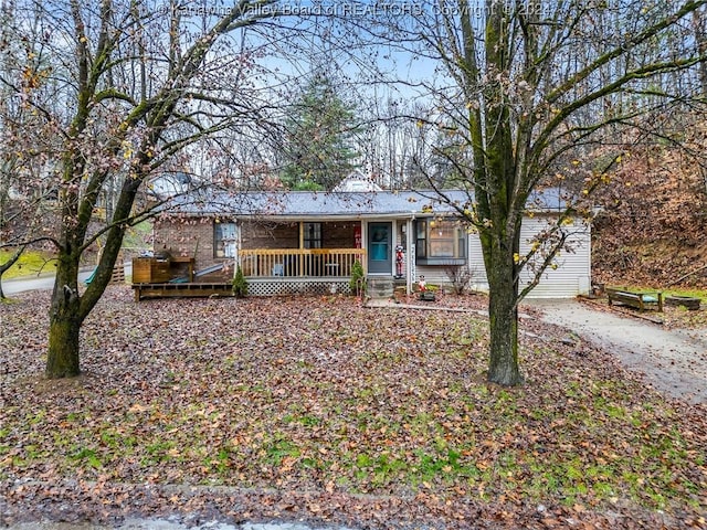 ranch-style house with covered porch