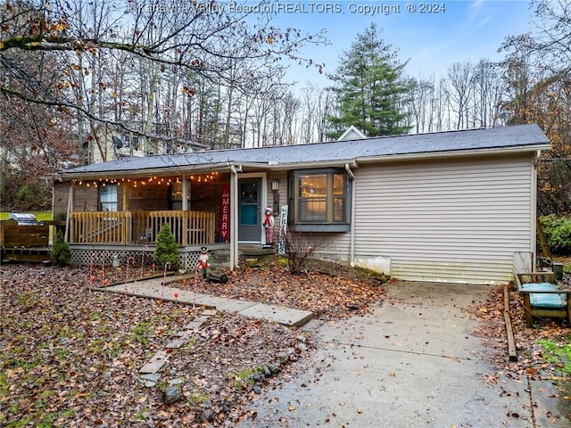 view of front of house featuring a porch